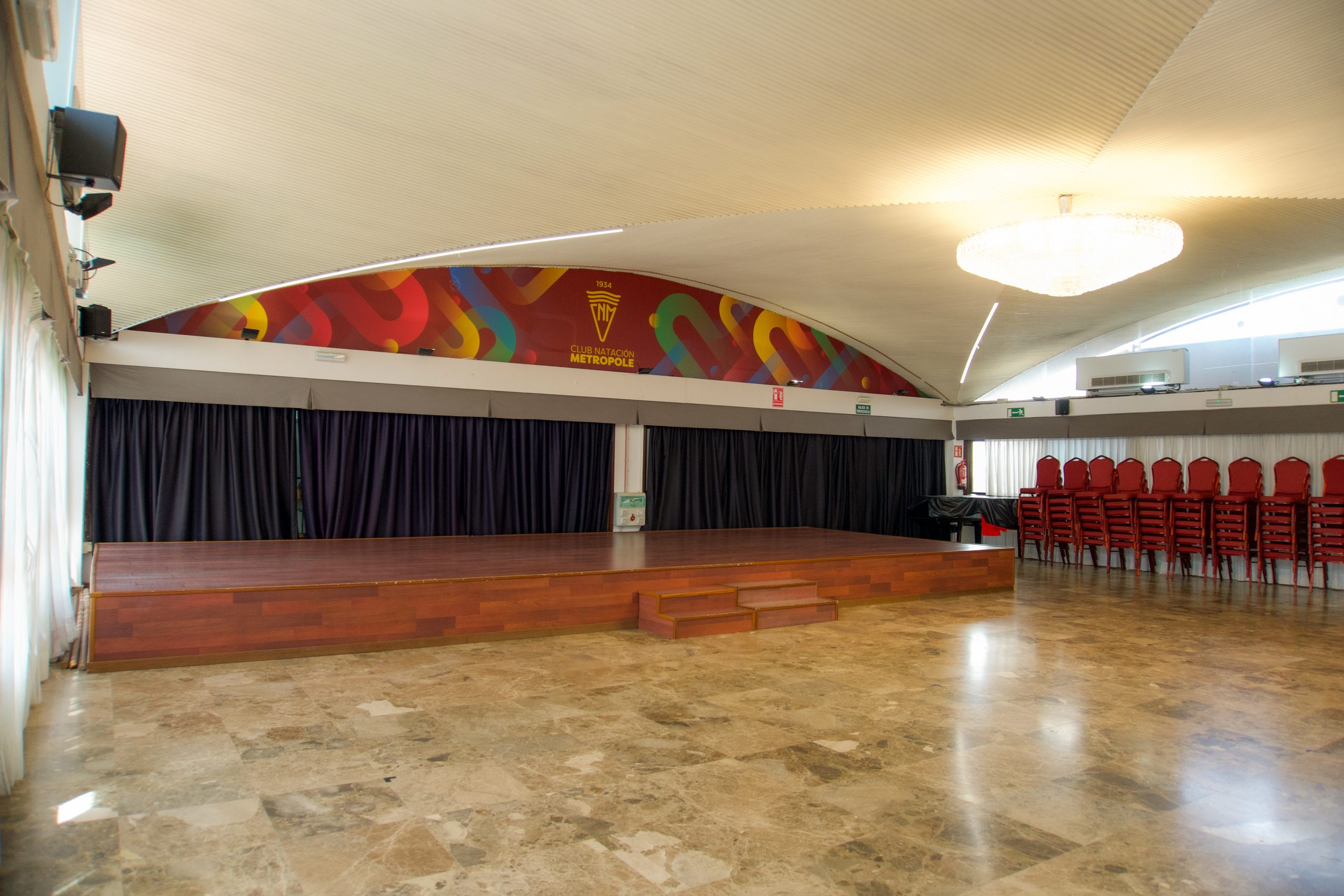 Escenario del salón principal